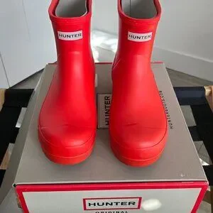 Hunter Original Play Waterproof and Insulated Short Rain Boot in Logo Red Women main image 4